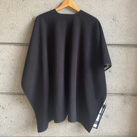 🤍 Reversible Fleece Cape - Picture 4 of 6